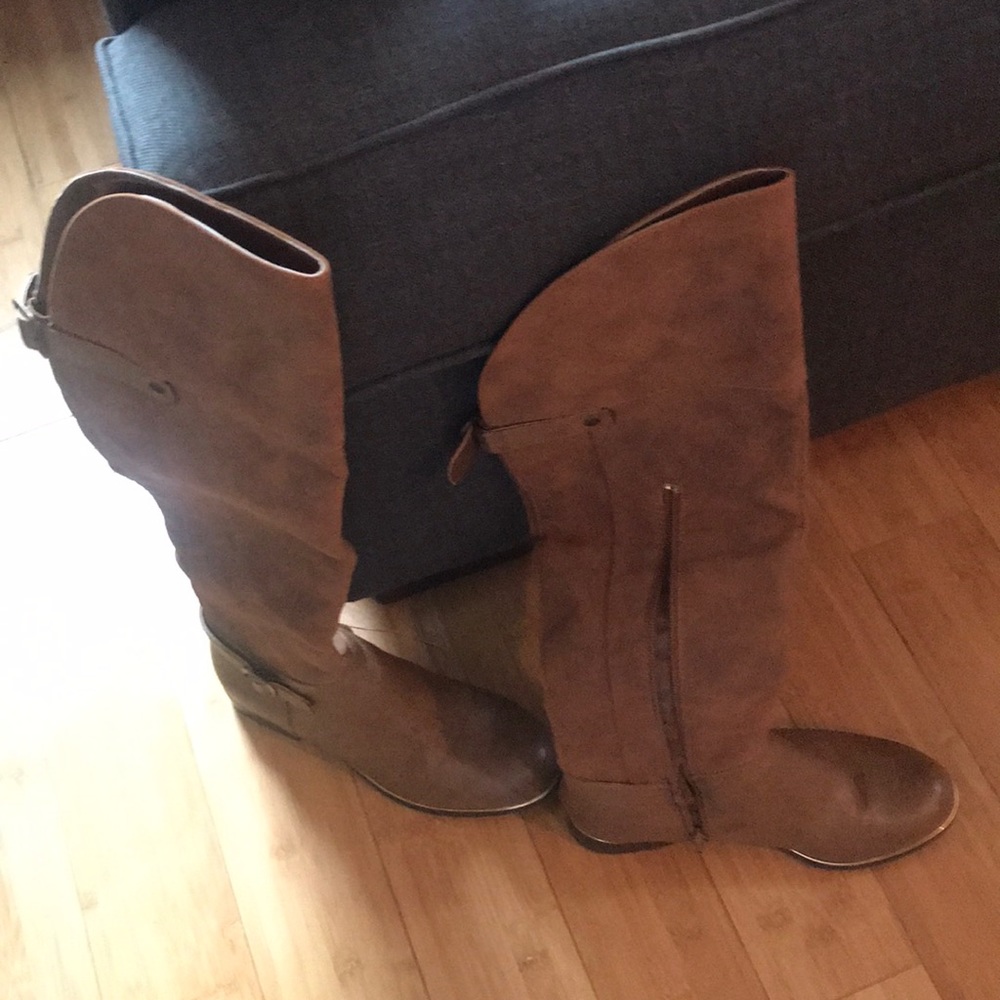 Never worn Winter  boats